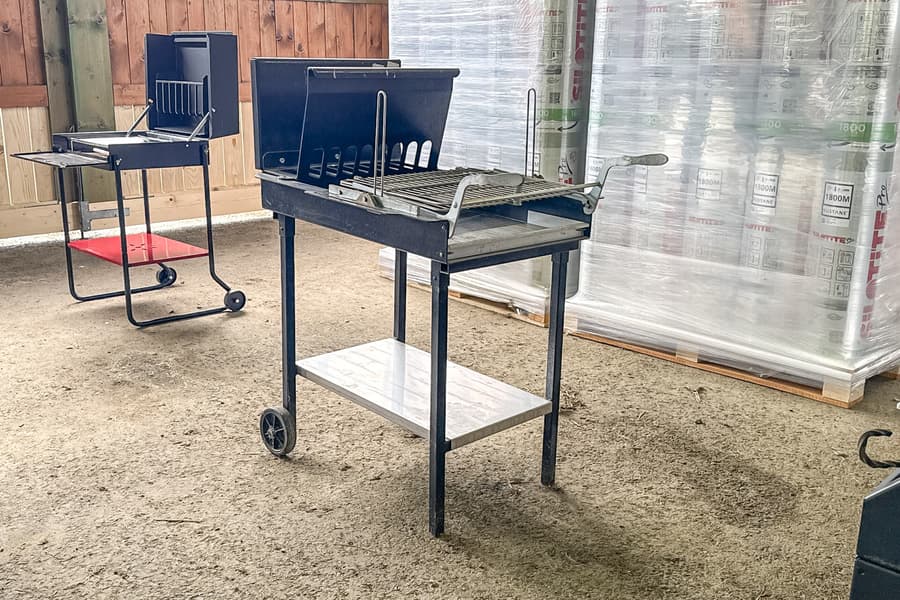 Holz Griller, fahrbar